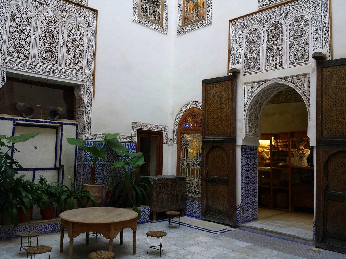 Immerse yourself in fascinating exhibits showcasing traditional art, crafts, and artifacts.